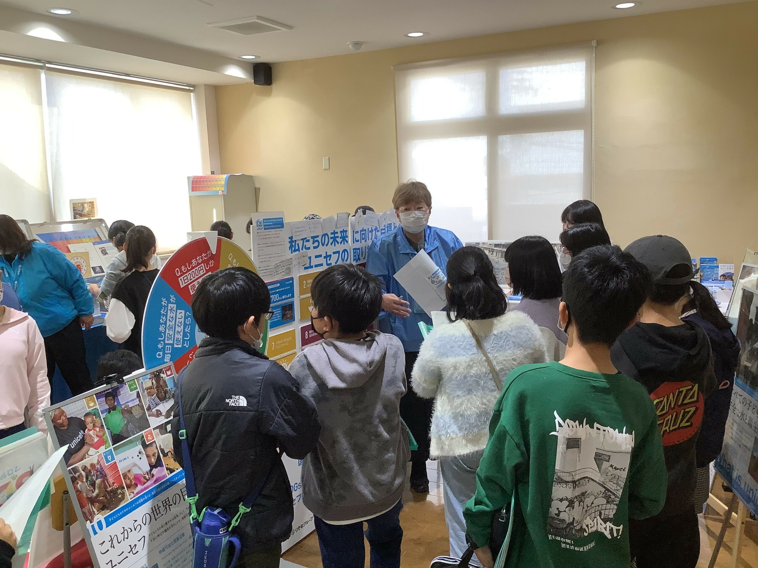 12月1日（金）愛知県ユニセフ協会本山展示ルーム・4階ホールにて学習会を開催/名古屋市立弥富小学校5年生の皆さん50名