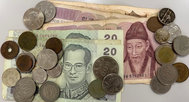 3月3日（火）外国コイン・お札をご寄付いただきました